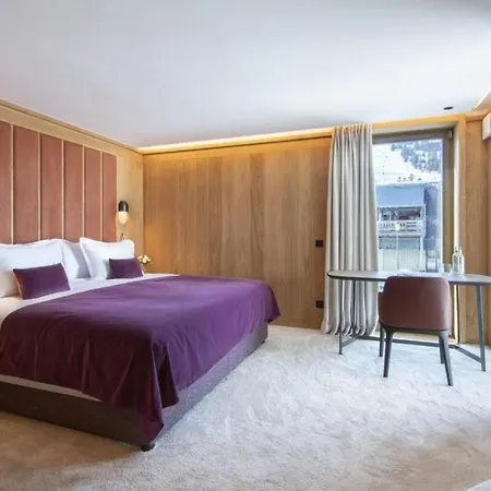 5bdr Stylish Overlooking Courchevel's Pistes- If You Want To Book, Please Contact On Wh-ats-app - 0034-605-434-371 !!!! 公寓